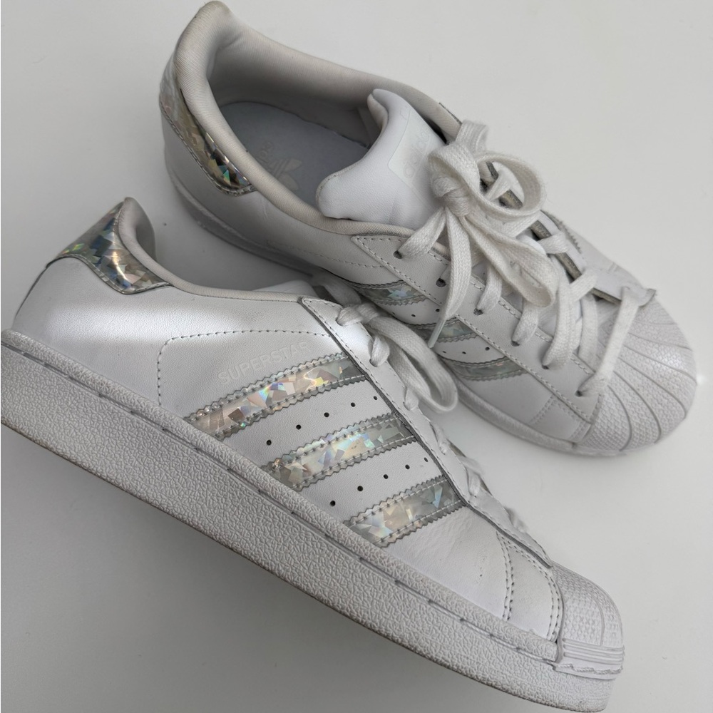 Adidas - Superstar shell top with Iridescent Stripes - Men’s 4/Women’s 6